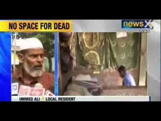 In Mulayam's Etawah, Muslims bury dead at home and on road - NewsX