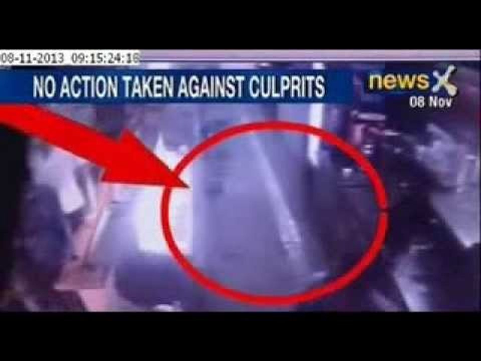 Caught On Camera : ABVP student thrashing DU Nirula's lady manager - NewsX