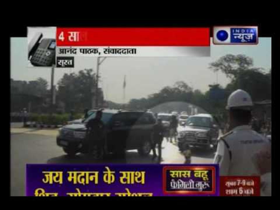 PM Narendra Modi meets a 4 year old Surat's girl; crowd cheered 'Modi-Modi'