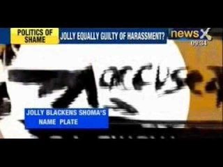 Tarun Tejpal Case : BJP leader Vijay Jolly defaces Shoma Chaudhury's nameplate - NewsX