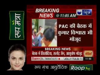 Kumar Vishwas reaches Arvnd Kejriwal’s residence; demands Amanatullah Khan resignation