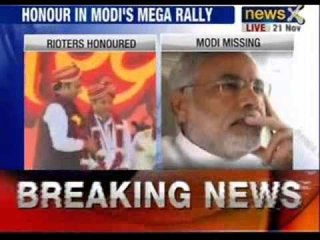 Agra Live: Riots accused Sangeet Som, Rana garlanded, gifted pagdis at Modi's rally - News X