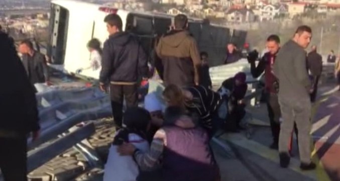 Son Dakika! Uludağ Yolunda Tur Otobüsü Bariyerleri Aşıp Devrildi! Yaralılar Var