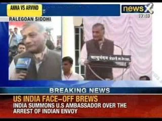 NewsX - War of words at Anna Hazare's fast venue