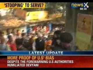 NewsX: DSP cleans Lalu Prasad's feet; policeman in uniform guards his slippers