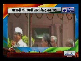 कांग्रेस अध्यक्ष सोनिया गांधी ने पार्टी मुख्यालय पर फहराया तिरंगा