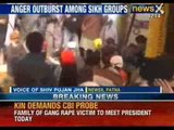 Sikh groups clash with swords at Takht Sri Harmandir Sahib Gurudwara in Patna - NewsX