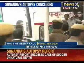 Shashi Tharoor collects the body, breaks down - NewsX