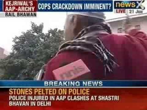 NewsX: Violent protests at Aam Aadmi Party Dharna, in Capital of India
