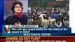 NewsX: Arvind Kejriwal's supporters do violent protest in Delhi ahead of Republic Day.