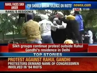 Télécharger la video: 1984 sikh riots: Sikh group continue protests against Rahul Gandhi's remarks