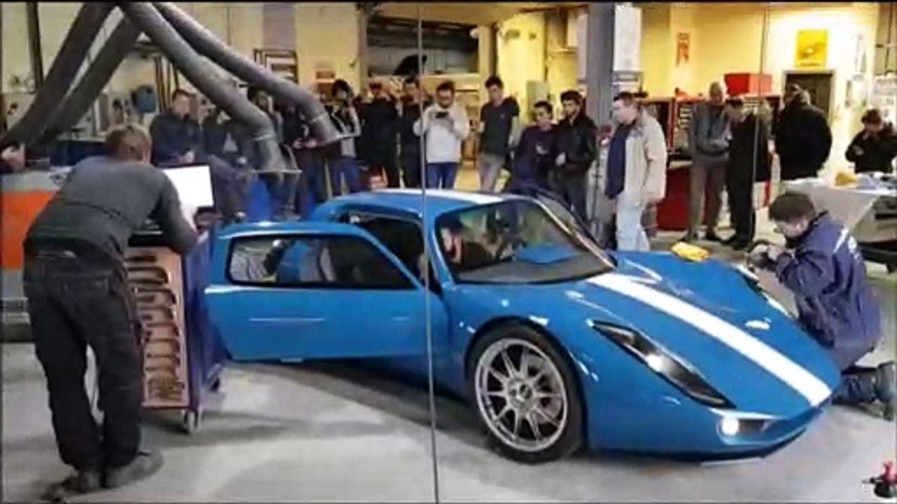 Le prototype des étudiants de l'école Sbarro  quitte Montbéliard, direction le Salon automobile de Genève