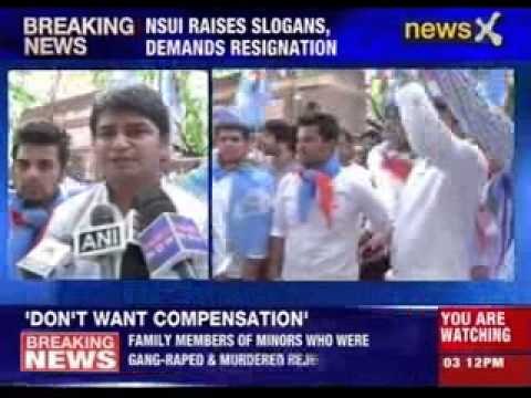 NSUI protests against HRD Minister Smriti Irani