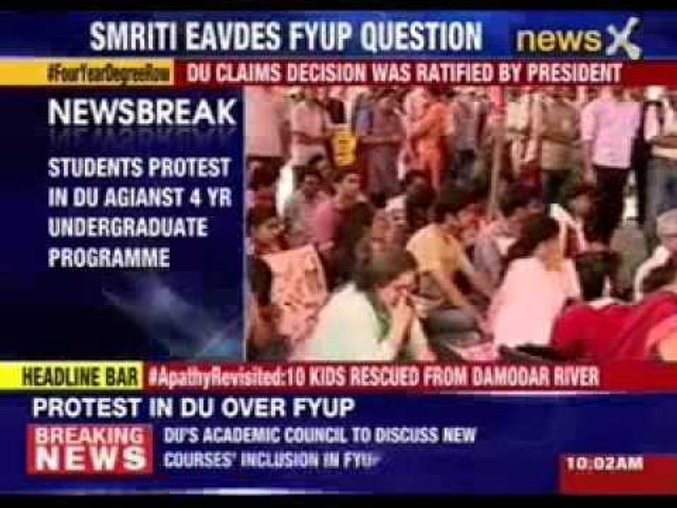 Students protest in DU against 4 year undergraduate programme