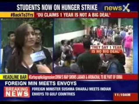 Student now on hunger strike over the FYUP in front of Smriti Irani's residence