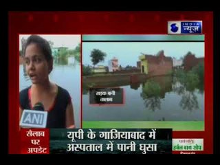 मुरादाबाद में भारी बारिश के बाद सड़क पर नाव, कॉलोनी के कई घर पानी में डूब गए