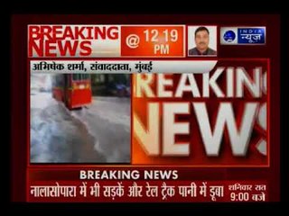 मुंबई में बारिश से ट्रैन सेवा बाधित, घाटकोपर, चेम्बूर इलाके में हो रही है तेज बारिश