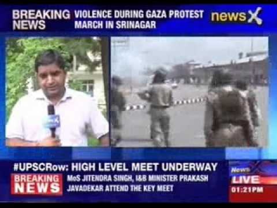 Protesters clash with police during Gaza march