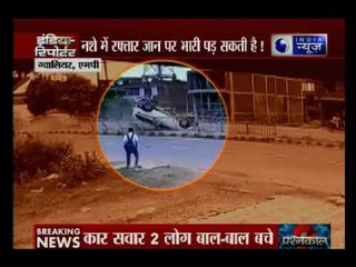 Gwalior: जब खिलौने की तरह हवा में उछली कार, नशे में रफ्तार जान पर भारी पड़ सकती है !