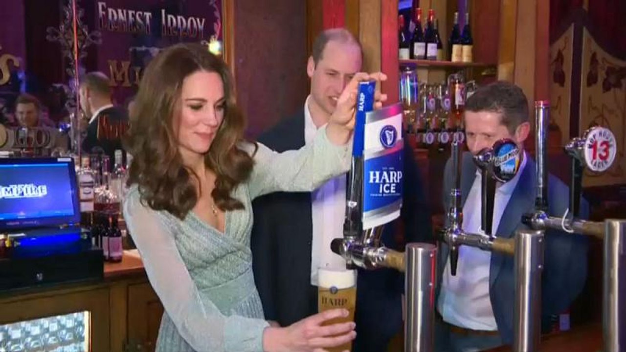 No Comment der Woche: Herzogin Kate beim Bierzapfen und weibliche Roboter