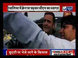 Girl takes selfie with Rahul Gandhi in Jhalawar | झालावाड़ में राहुल गांधी को रोककर सेल्फी