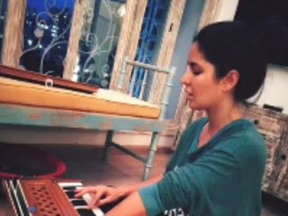 Bharat Movie Starrer Katrina & Salman Just Share Her Look; फिल्म भारत में गाना गायेगीं कैटरीना ?