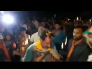 VIDEO: BJP विधायक को जूतों की माला पहनाकर लोगों ने किया स्वागत - मध्य प्रदेश