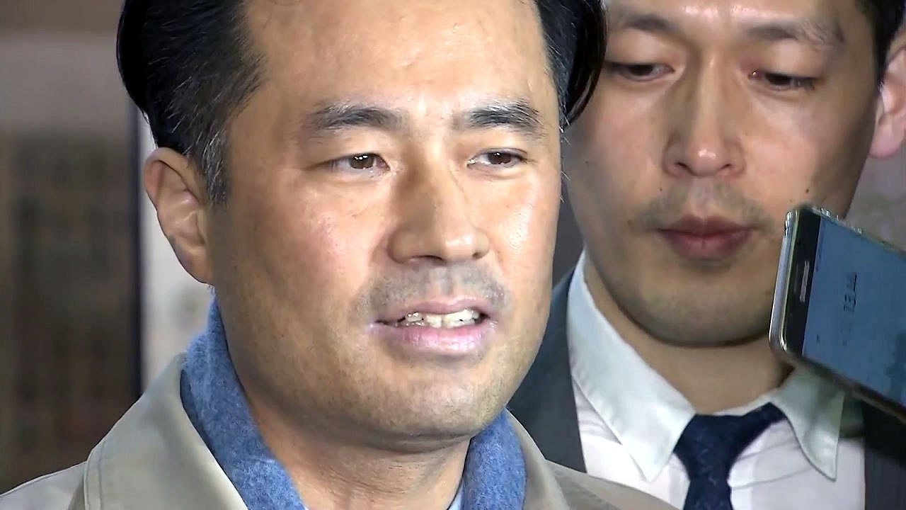 '손석희 고소' 김웅 19시간 경찰조사 받고 귀가 / YTN