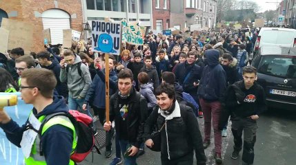 Comines : plus de 1.200 jeunes ont marché pour le climat