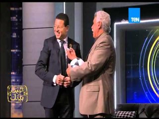 عودة البيت بيتك - توقيع الكابتن حسن شحانة على الكرة إهداءاً للبيت بيتك