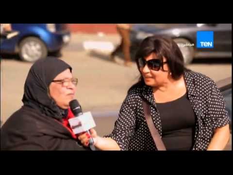 5 مووواه - النجمة فيفي عبده تذهب لبائعة جرائد وتقدم لها ظرف لتساعد ابنتها وشاهد كيف استقبلتها