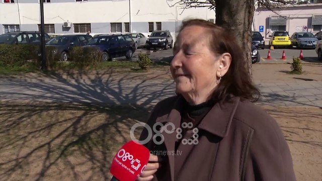 Ora News - Të fundit për shëndetësinë, qytetarët: Nuk kemi siguri te ilaçet