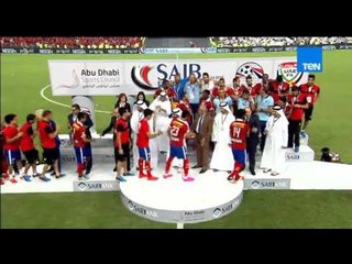 ستاد TeN - المستشار مرتضى منصور يصافح لاعبي الأهلي لحظة تتويج النادي بكأس السوبر