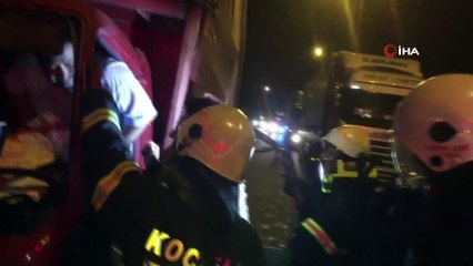 TEM’de tankere çarpan kamyonda sıkışan sürücüyü itfaiye ekipleri kurtardı