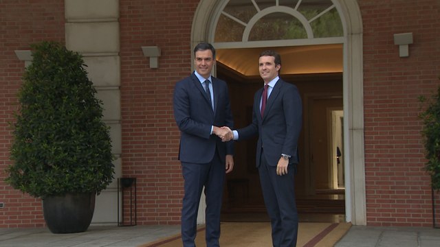 Sánchez recibe a Casado en La Moncloa