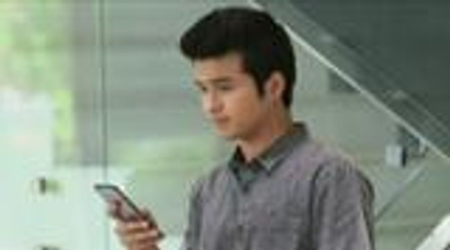 Joel, sinusubukang pasayahin si Corrine