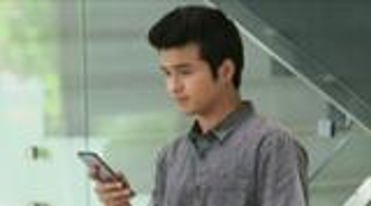 Joel, sinusubukang pasayahin si Corrine