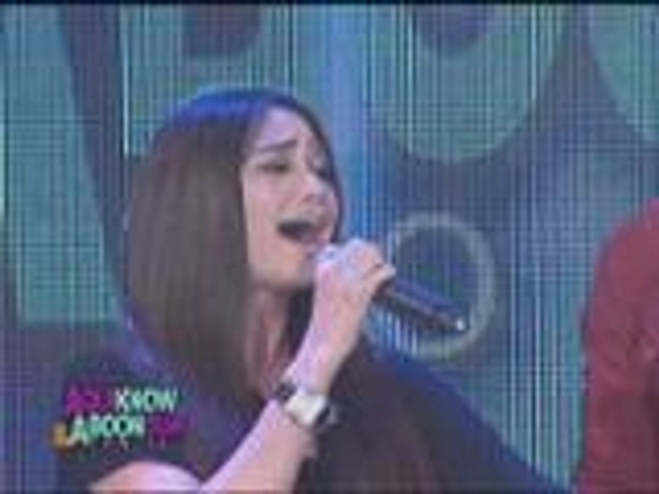 Arci Munoz sings "Laklak" on Banana Split