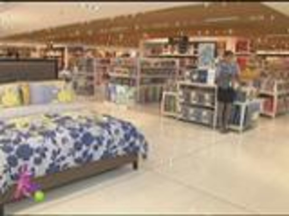 Kris buys gifts for bimby