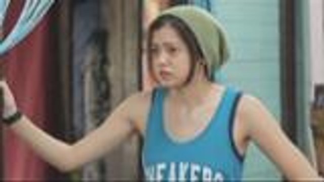 Angelo, binigyan ng bulaklak si Joy