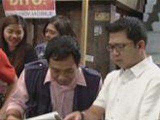 QC Mayor Herbert Bautista visits Home Sweetie Home