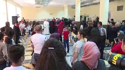 Na Bulgária, papa encontra refugiados