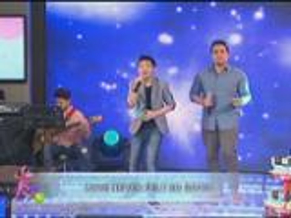 Jed & Darren sing "Love never felt so good"