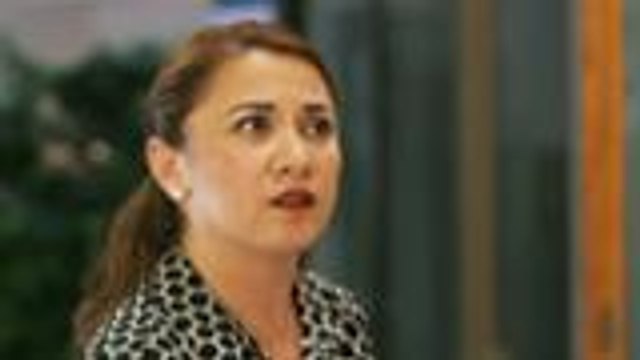 Corrine, ipinagtanggol ang kanyang ama