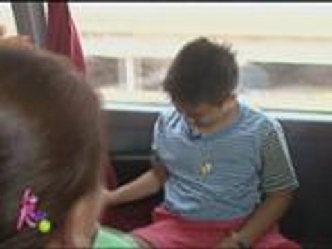Daniel, Erich, Darla and Bimby sing Leron, Leron, Sinta in the bus