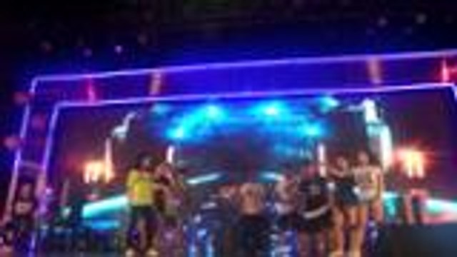 Isa pang pasilip sa modeling spoof sketch rehearsals ng Banana Sundae