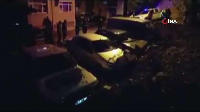 Alaplı'da istinat duvarı çöktü, araçlar zarar gördü
