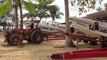 Wonder Asian Retro Tractor Bulldozer KUBOTA Pull Out Sea Boats Moving Towing Yacht Transportation(1)