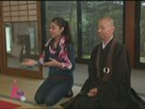 The Presidential sisters eat at the Japanese temple
