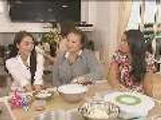 Sino'ng C ang pinagbe-bake ni Julia?